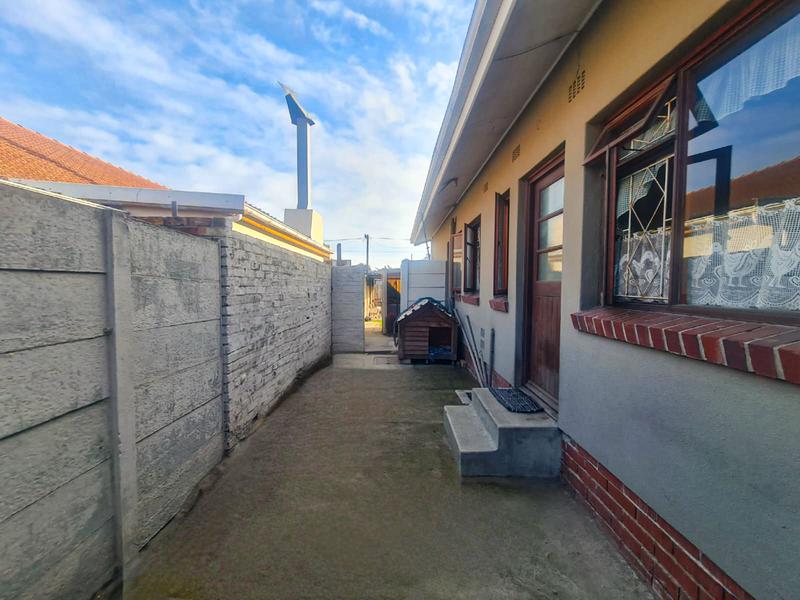 3 Bedroom Property for Sale in Goodwood Central Western Cape